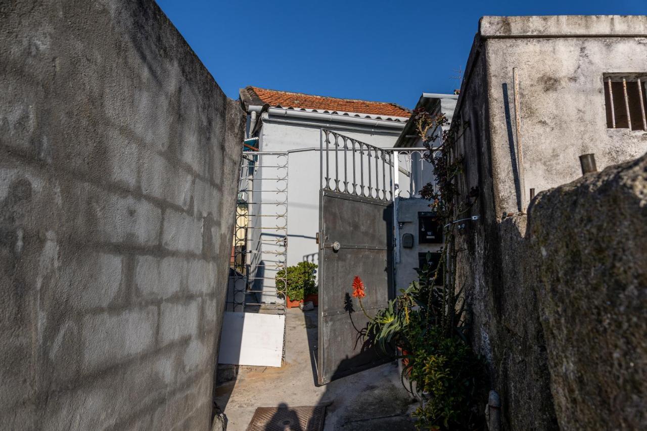Ferienwohnung House On A Rustic Island At Campanha Trainstation Porto Exterior foto